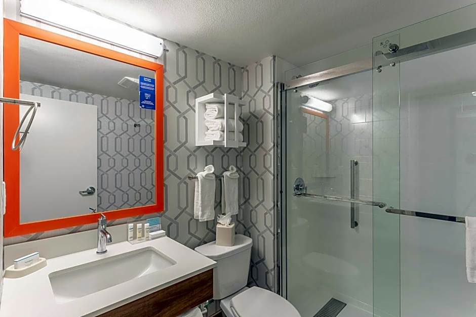 Hampton Inn By Hilton Madison East Towne Mall Area