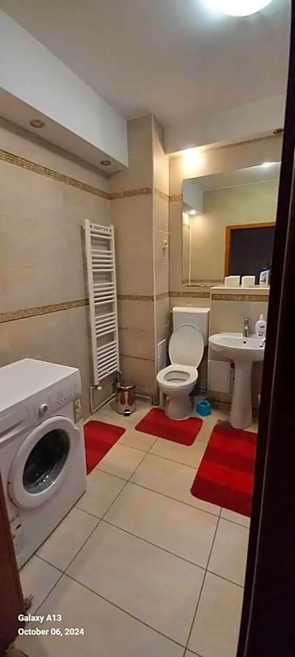 VillaWeb 9rooms - Long term business aparthotel 29 Euro per night per room, min 3months