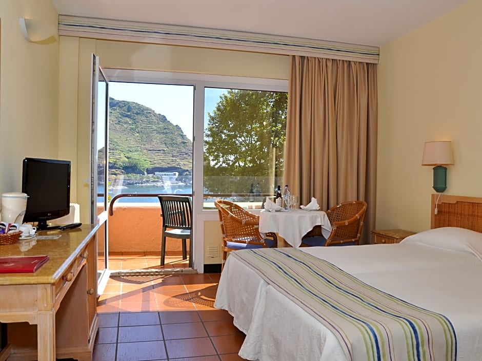 Photo 1 of 2 of Club, Sea View