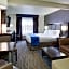 Holiday Inn Express Hotel & Suites Meadowlands Area