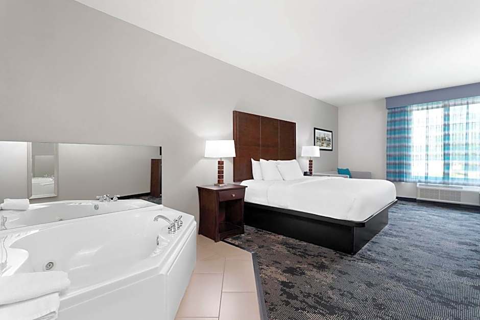 La Quinta Inn & Suites by Wyndham Columbus - Edinburgh