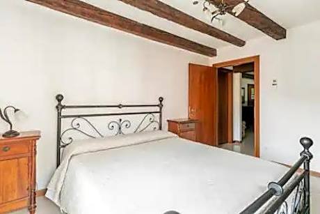 Double or Twin Room with Shared External Bathroom