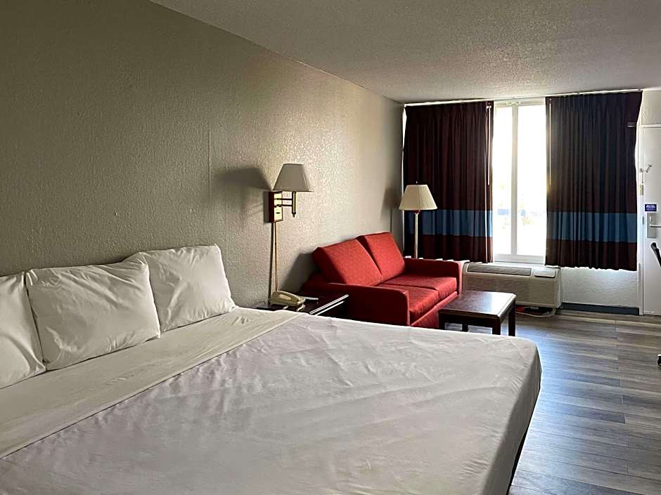 Motel 6 Marianna, FL