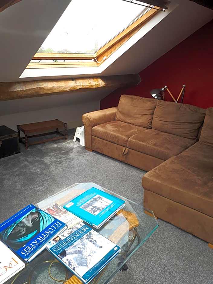 Ty Glyndwr Bunkhouse, Bar and cafe