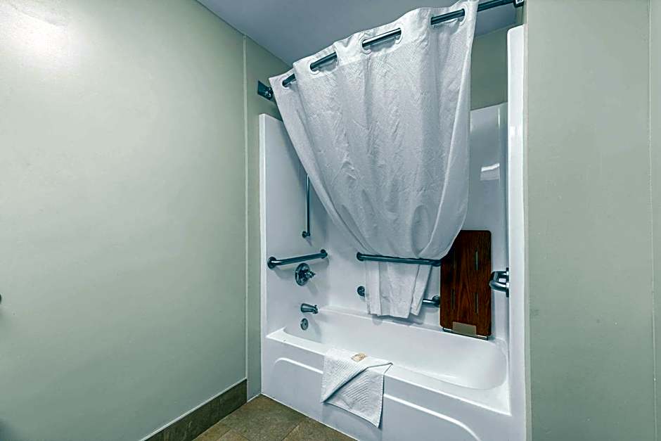 Quality Inn & Suites Matthews