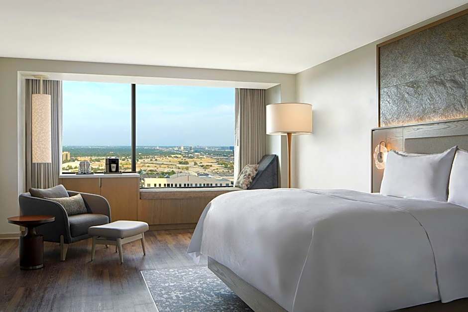 Photo 1 of 5 of 1 King Bed Guestroom, Club Level