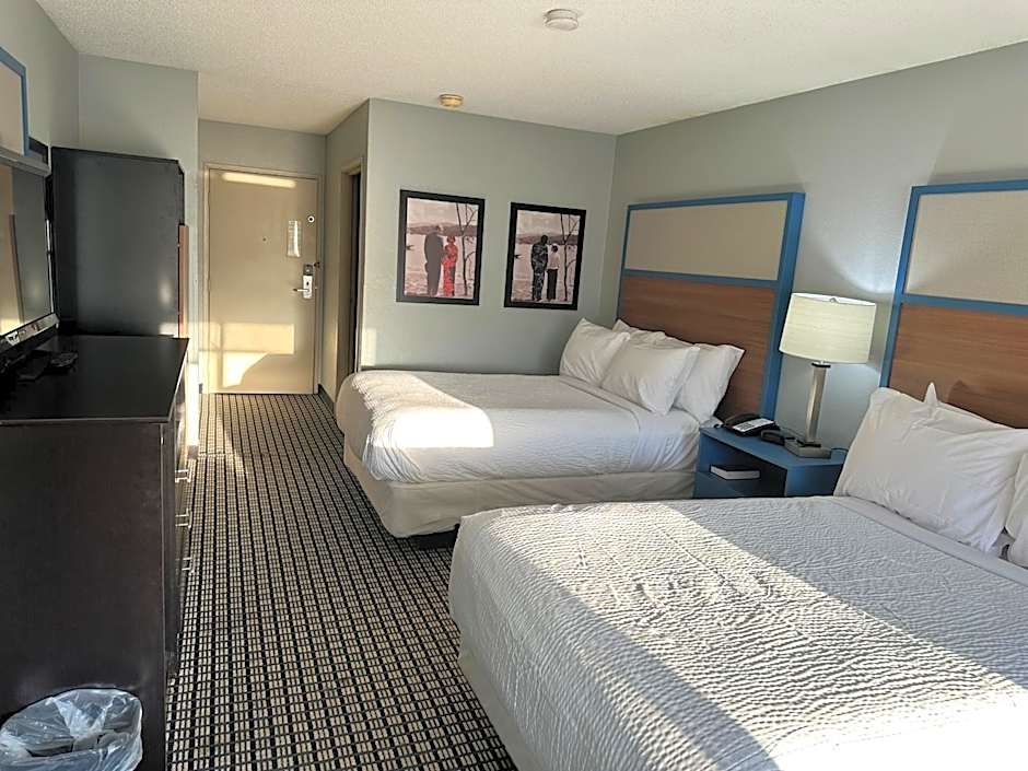 AmericInn by Wyndham Reedsburg