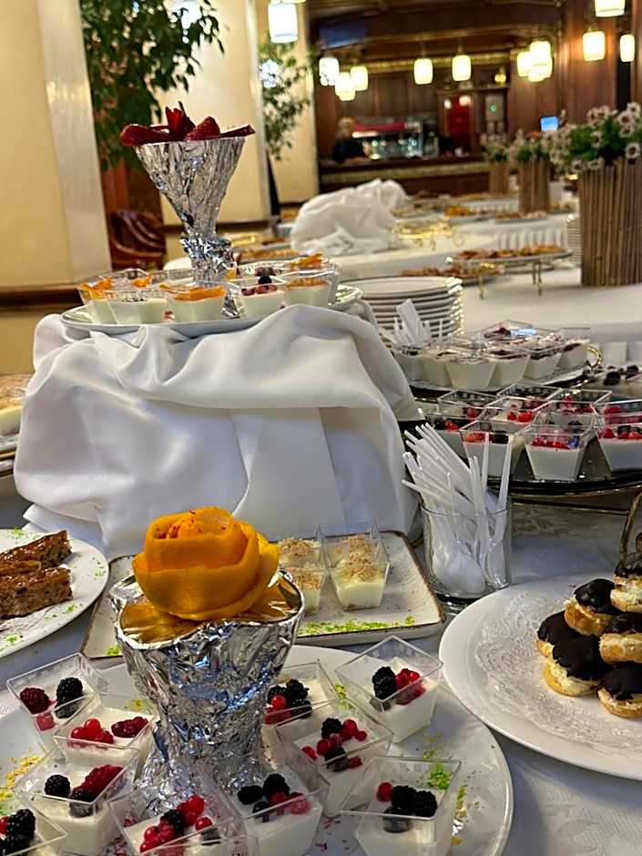 Dinasty Hotel