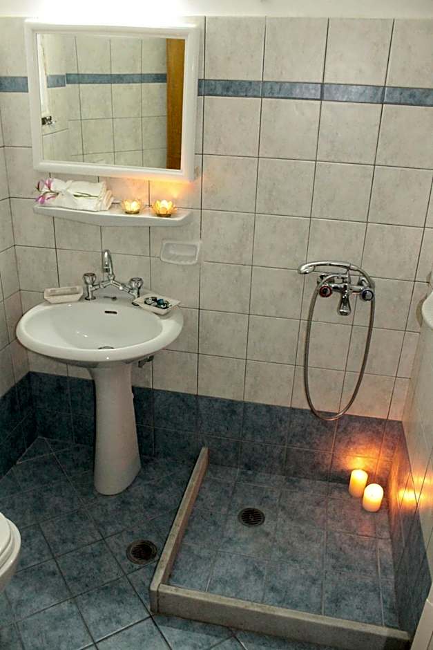 Melissa Apartments, Studios & Suites