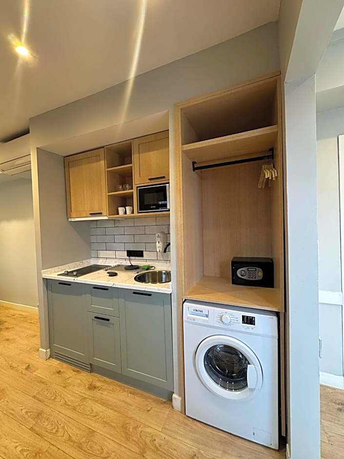 BGuest Hotel & Residence