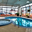 Howard Johnson Hotel by Wyndham by the Falls Niagara Falls