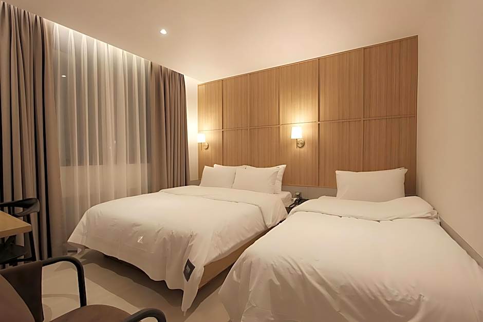 Gwangyang Seven Bricks Hotel