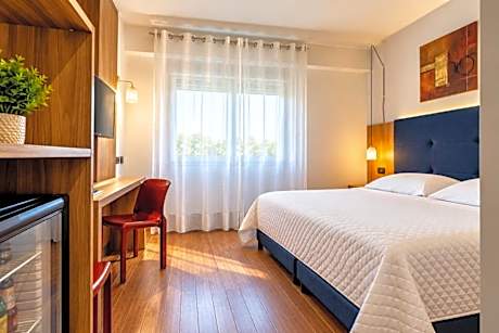 Classic Double Room with City View