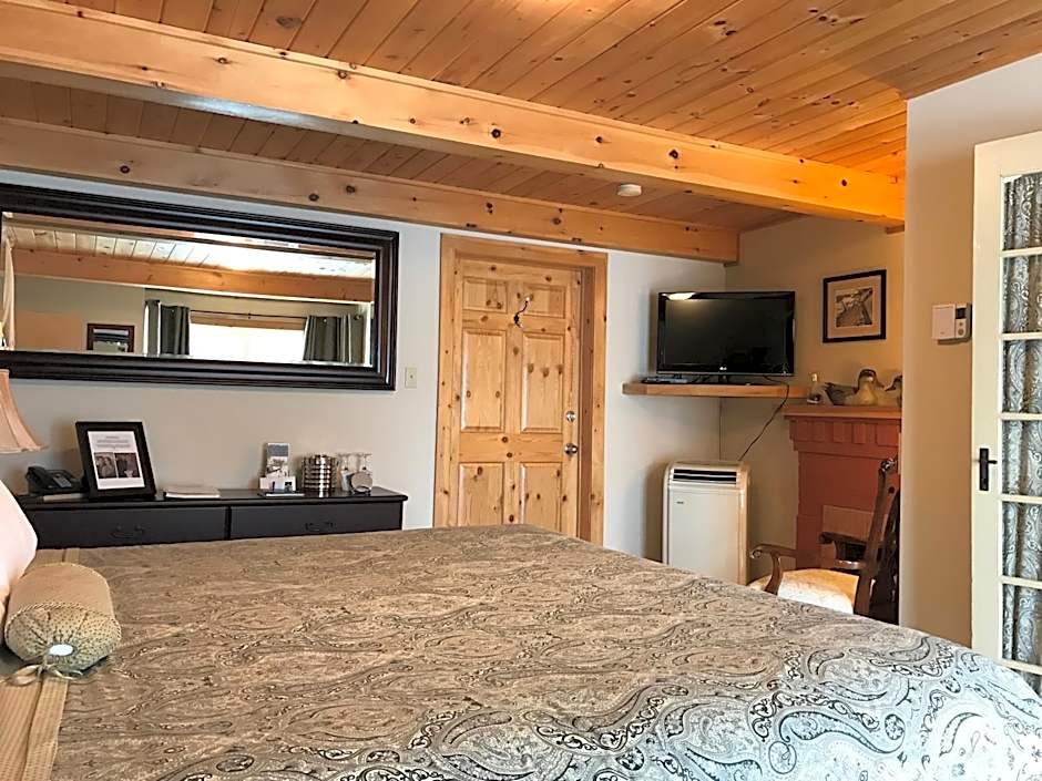 Photo 1 of 4 of Junior Suite, Pool View