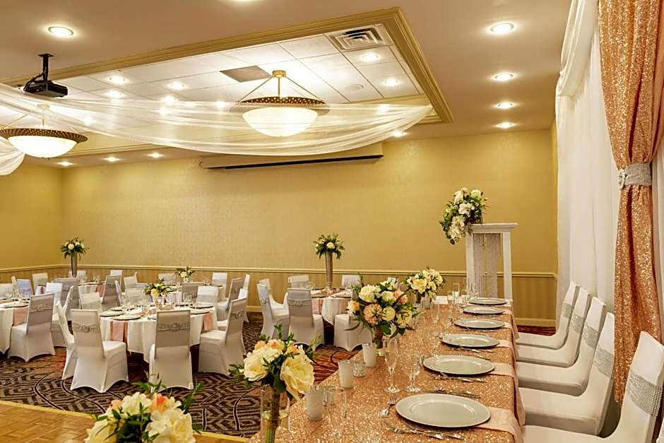 DoubleTree By Hilton Hotel Grand Rapids Airport