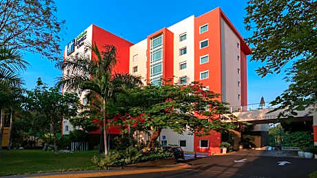 Holiday Inn Express & Suites Cuernavaca By IHG