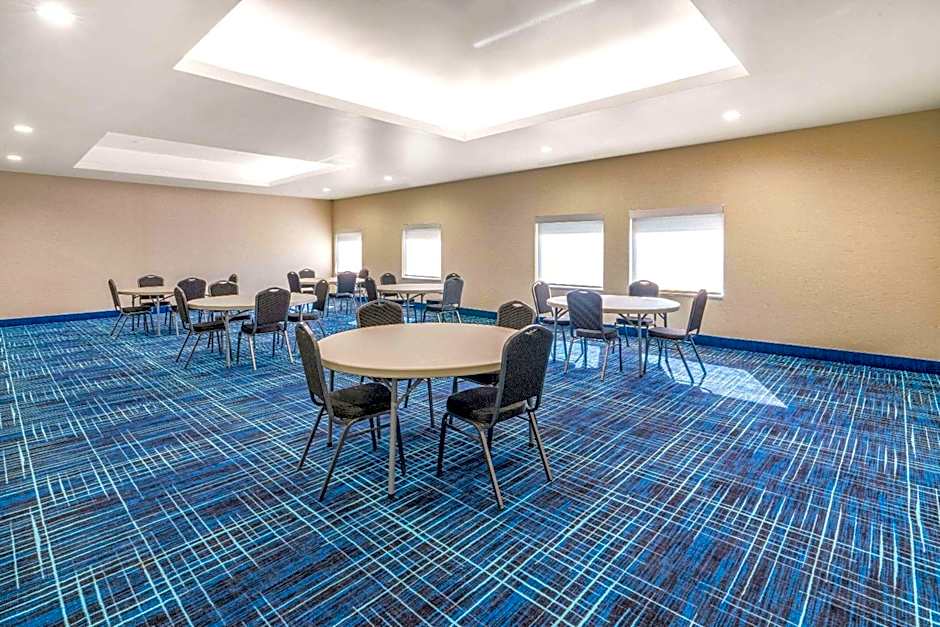 La Quinta Inn & Suites by Wyndham Oklahoma City Airport