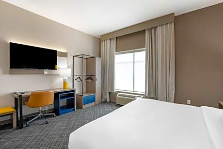 King Room with Disability Access Bathtub - Non-Smoking