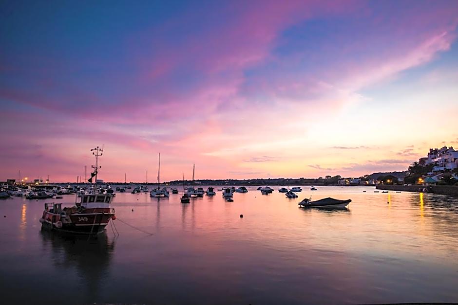 The Moorings Hotel & Restaurant