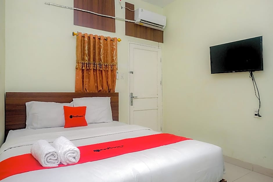 RedDoorz @ Teratai Homestay Medan Amplas