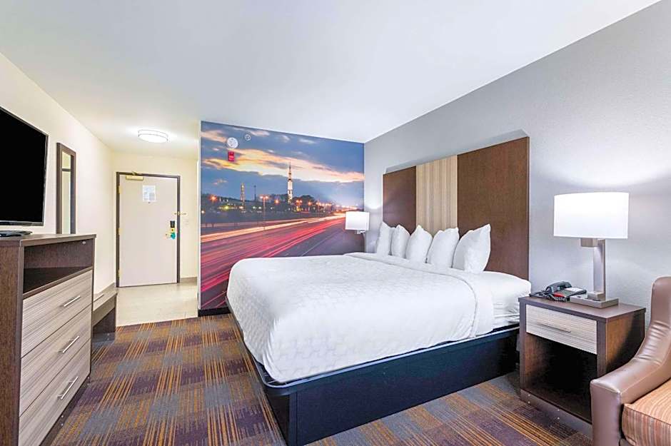 Clarion Pointe Madison-Huntsville