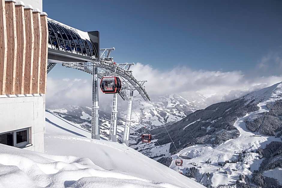 Hotel Sommerer - 100m to Ski Lift & 5 Min Walk to Hinterglemm Centre