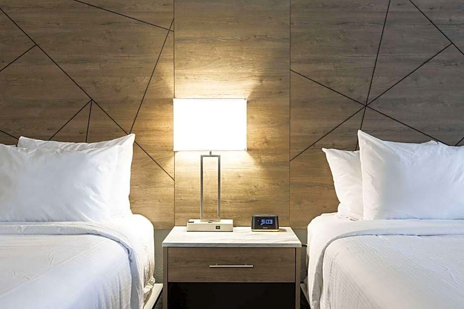 Rodeway Inn & Suites near Outlet Mall - Asheville