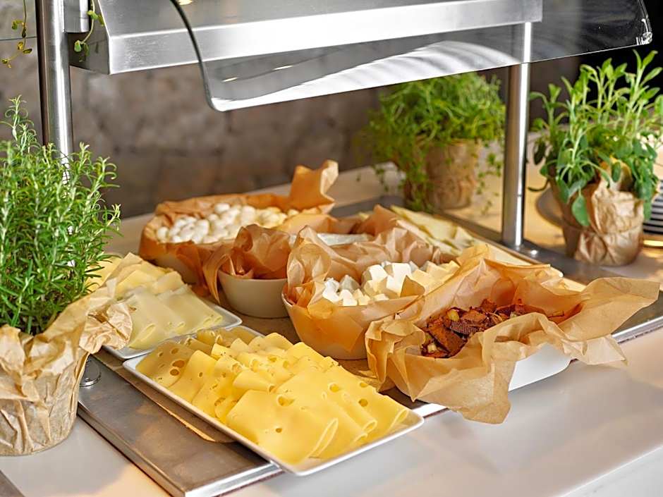 Lone Hotel by Maistra Collection