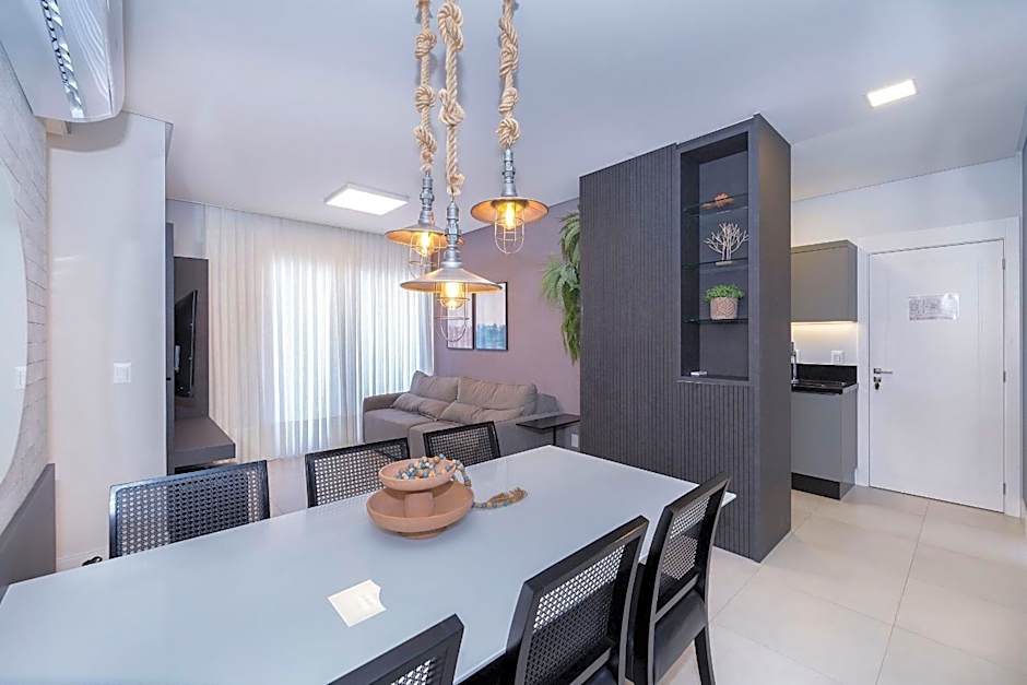 Adra 301 - Apartamento no centro de Bombinhas - Rooftop com piscina e academia - À poucos metros da praia - (Consultar serviços de roupas de cama e banho)