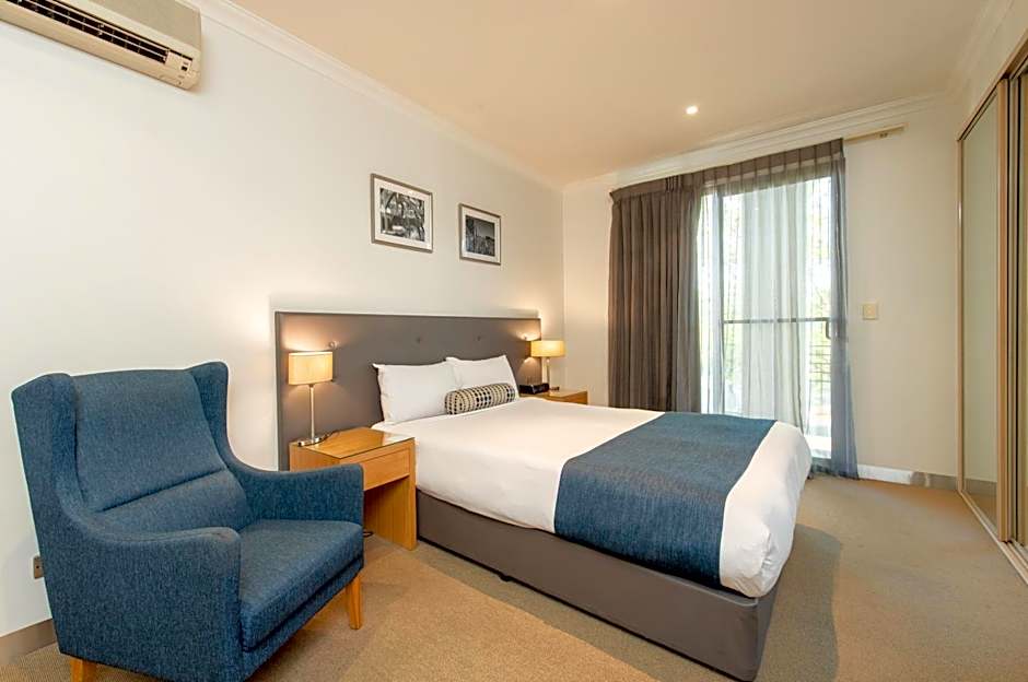 Mawson Lakes Hotel