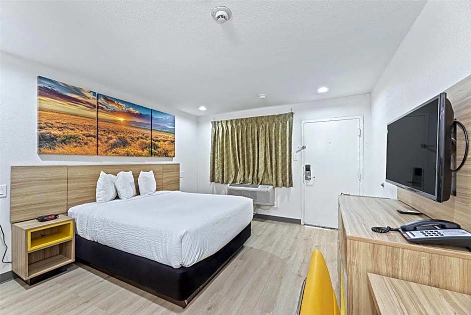 Days Inn by Wyndham McKinney