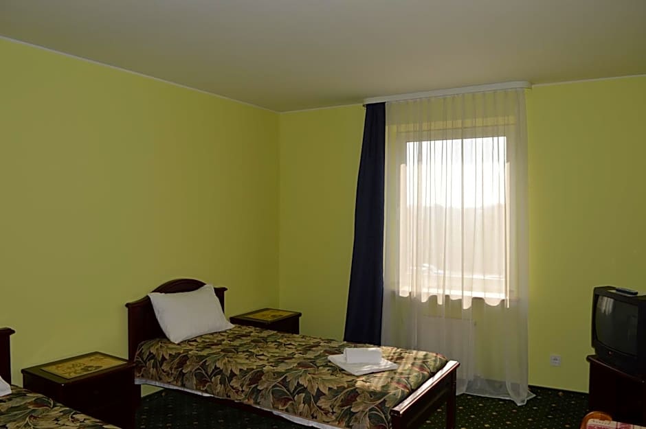 Photo 1 of 5 of Triple Room