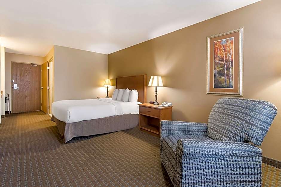Photo 1 of 4 of 1 Queen Bed, Mobility Accessible, Roll in Shower