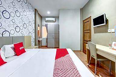 OYO Flagship Tembok Batu Residence
