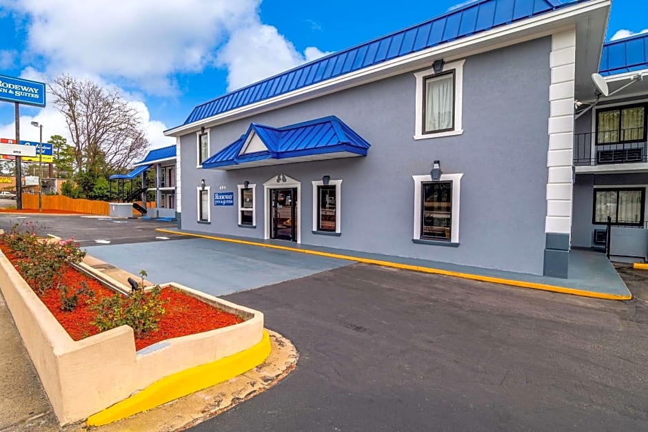 Rodeway Inn & Suites Fort Jackson