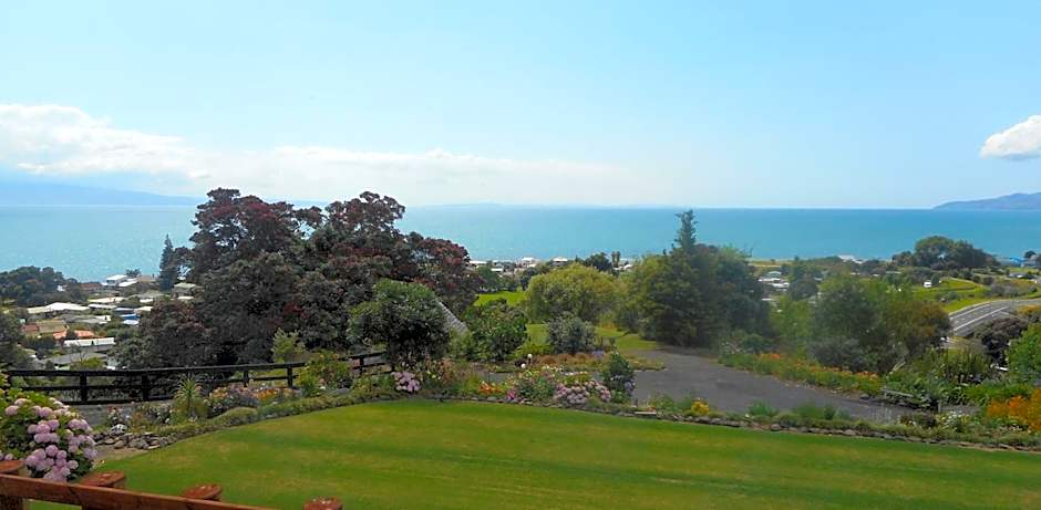 Te Aputa Lodge formally La Casa Te Puru Lodge