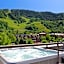 Independence Square 205, Stylish Hotel Room with AC, Great Location in Aspen