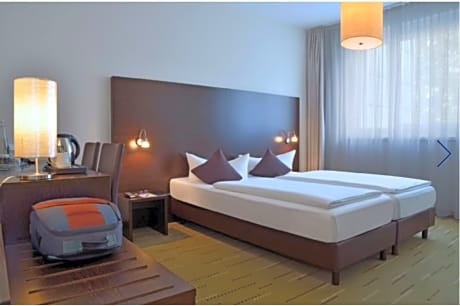 3 Single Beds Family Room Desk 
including  air conditioning, flatscreen TV