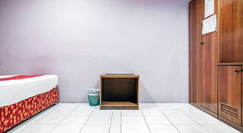 RedDoorz near Nagoya Hill Mall Batam 5