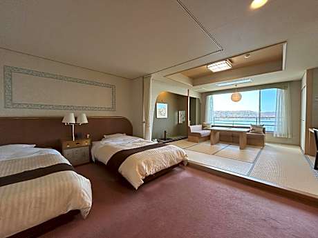 Superior Lake View Japanese-Western Style Room with Tatami and Bathtub