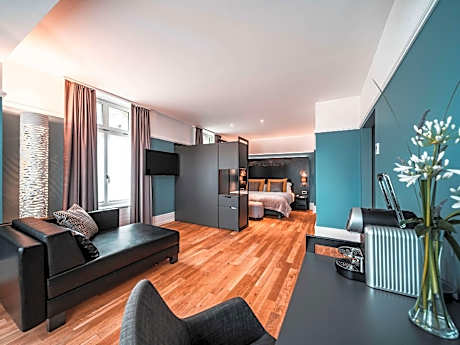 Modern, air-conditioned Junior Suite with balcony