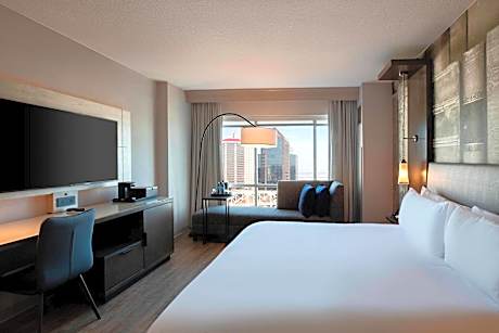 Room, 1 King Bed (Hearing Accessible)