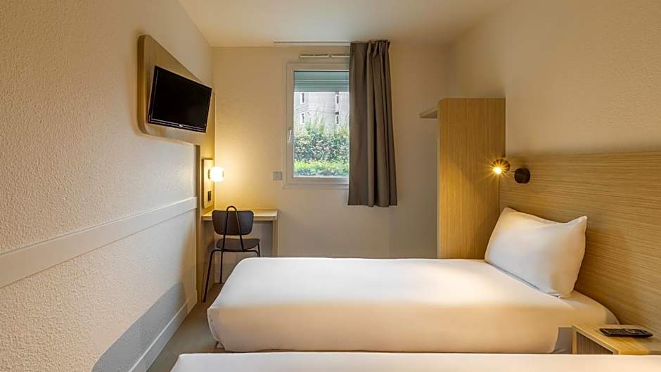 Premiere Classe Paris Ouest - Pont de Suresnes Hotel