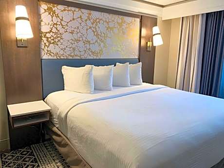 Queen Room - Non-Smoking