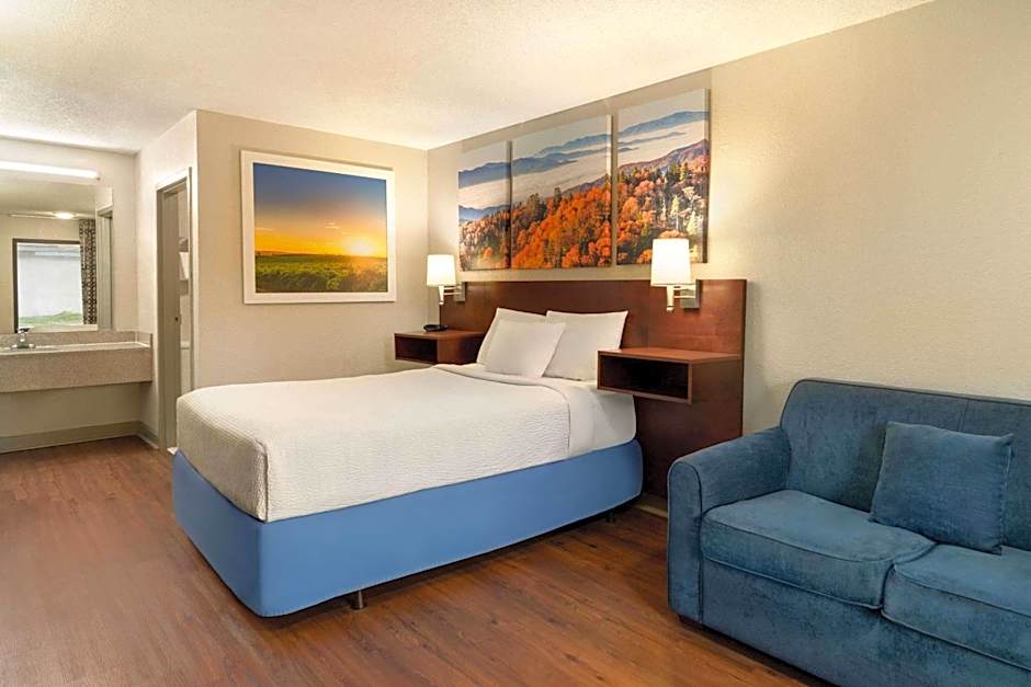 Photo 1 of 1 of Deluxe 1 Queen Bed, Mobility Accessible