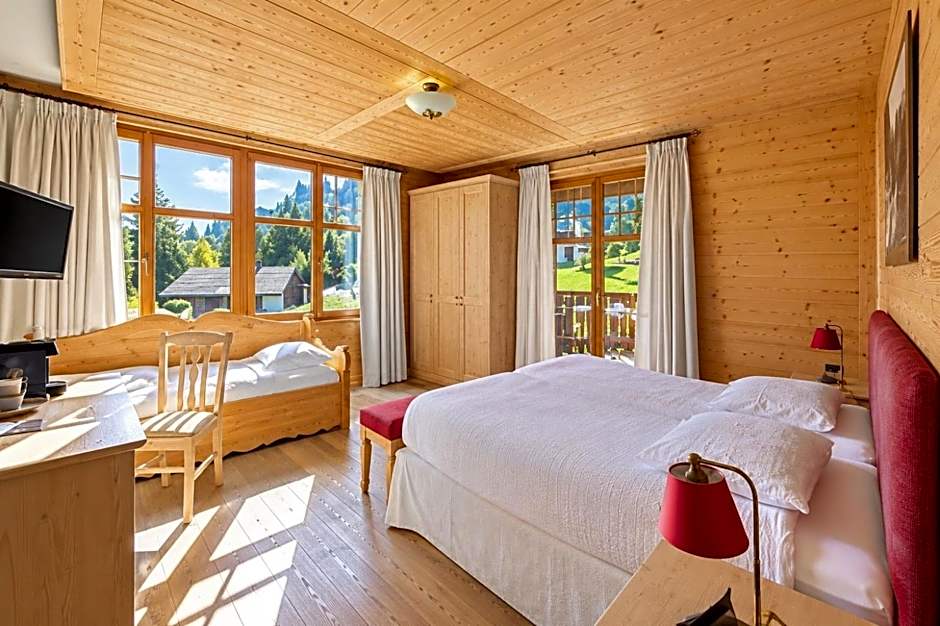 Hotel Between