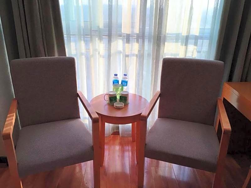 Vatica Jieshou City New Passenger Transport Center Hotel