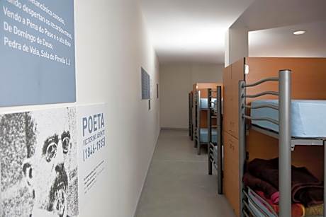 Single Bed in Mixed Dormitory Room