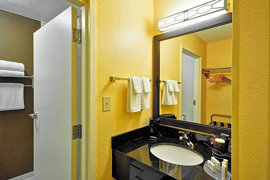 Fairfield Inn & Suites by Marriott Dallas Medical/Market Center