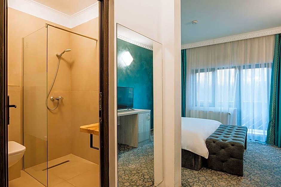 Suru Hotel & Restaurant